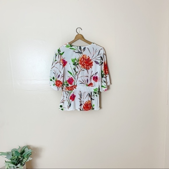 [The Room] White & Colored Floral Print Flutter Sleeve Tie Detail Cropped Top - Picture 9 of 10